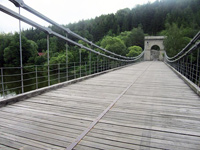 Stádlecký řetězový most přes řeku Lužnici